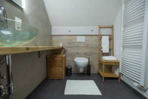 Kraeuter-Chalet-Hochschwarzwald-Ferienwohnung-Bad